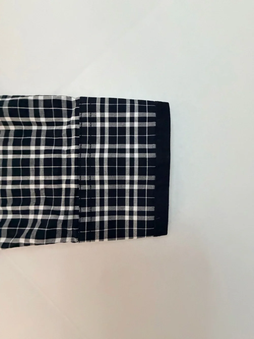 Five Centimeters Brand Men's Black & White Plaid Zip-Front Shirt. Size S